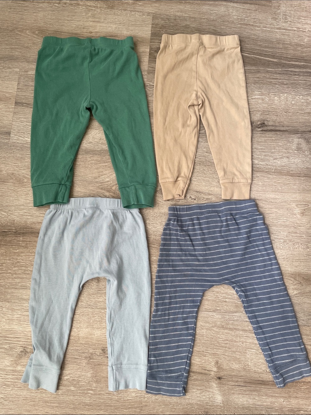 Carter’s bottoms bundle size 18 months - Picture 4 of 4